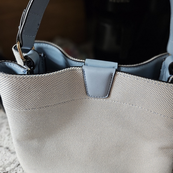 Jen & Co Crossbody - Picture 2 of 3